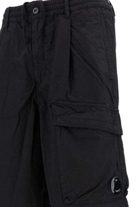 26SS 씨피 컴퍼니 스트레치 사틴 카고 렌즈 쇼츠 20CMBE127A110325G999 Black - C.P. COMPANY
