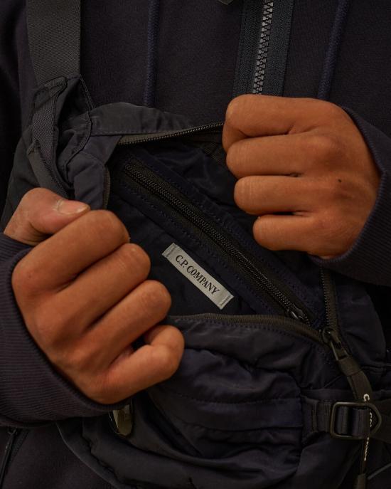 26SS 씨피 컴퍼니 나일론 B 렌즈 크로스바디 RCCMAC734A 005269G 888 Total eclipse - C.P. COMPANY