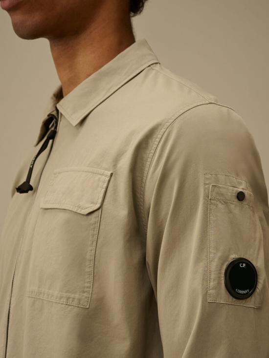 26SS 씨피 컴퍼니 오가닉 개버딘 지퍼 렌즈 오버셔츠 20CMOS705A 110143G 904 Dove - C.P. COMPANY