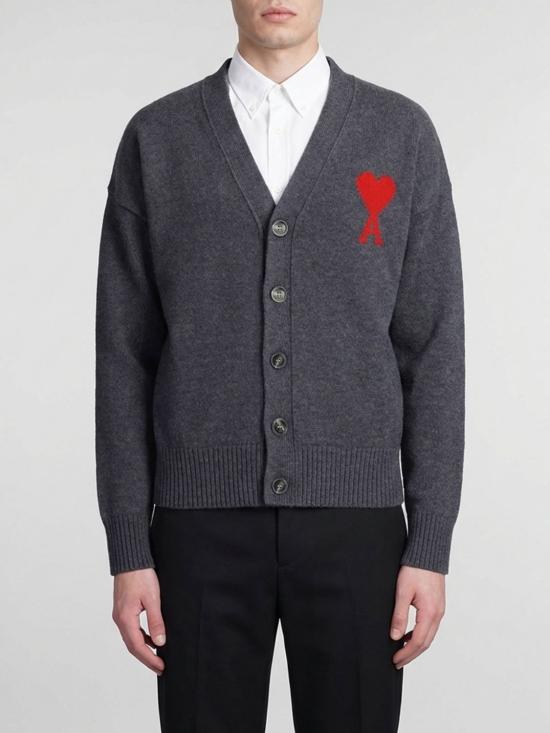 26SS 아미 하트 로고 인타르시아 V넥 가디건 UKC367018 084 Grey