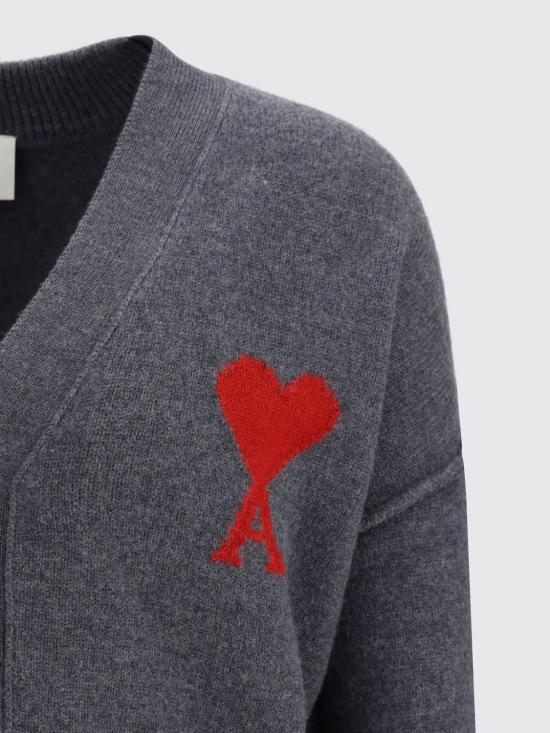 26SS 아미 하트 로고 인타르시아 V넥 가디건 UKC367018 084 Grey - AMI