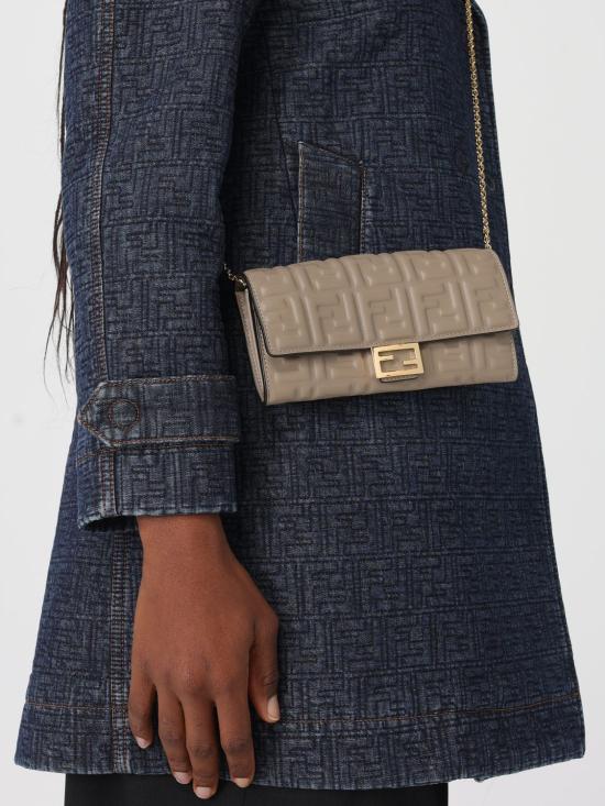 26SS 펜디 바게트 나파 레더 체인 장지갑 8M0365AAJD F0E65 Dove Grey - FENDI