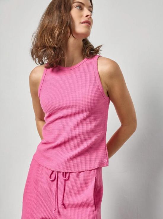  릴라 피 민소매 티셔츠 릴라 P. 셔츠테일 헴 탱크탑