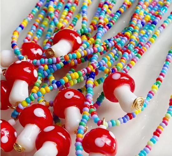  Designed by Emily Ann 목걸이/팬던트 에밀리 앤이 디자인한 버섯 모양 비즈 목걸이 (다채로운 색상) - OTHER BRANDS