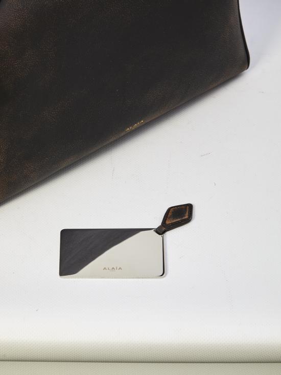 26SS 알라이아 숄더백 AA1L2019I154 BROWN - ALAIA