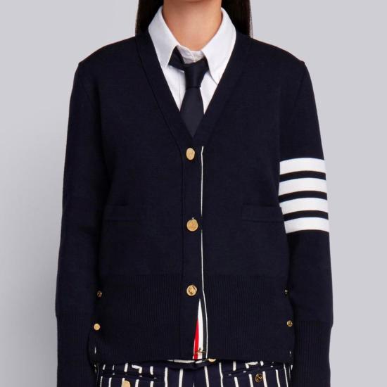 26SS 톰브라운 파인 메리노 울 4바 클래식 V넥 가디건 FKC207A 00014 415 Blue - THOM BROWNE