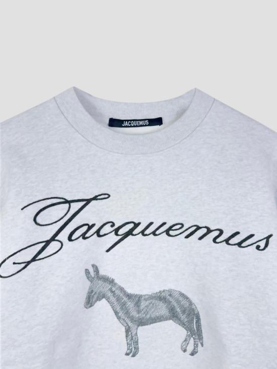 26SS 자크뮈스 긴팔 티셔츠 SSM00314AJ00174 9DS DONKEY JACQUARD GREY DOM - JACQUEMUS