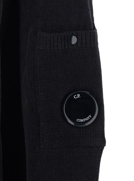 26SS 씨피 컴퍼니 코튼 셔닐 폴로 렌즈 스웨터 20CMKN118A 005687G 999 BLACK DOM - C.P. COMPANY