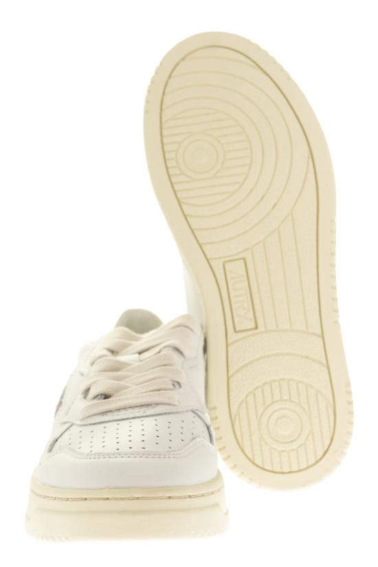 26SS 오트리 메달리스트 로우 스니커즈 AULWLL06 WHITE - AUTRY