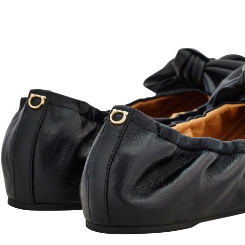 26SS 살바토레 페라가모 플랫 슈즈 01L120001 Black - SALVATORE FERRAGAMO