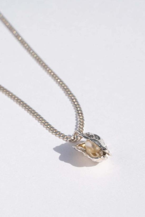  스윔 투 더 문 목걸이/팬던트 재활용 스털링 실버와 담수 진주로 제작된 '' 안드레아 목걸이