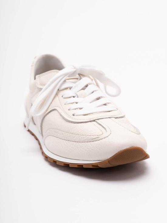 26SS 브루넬로 쿠치넬리 샤이니 루프 소프트 그레인 가죽 러너 MZDKG3235C4295 White - BRUNELLO CUCINELLI