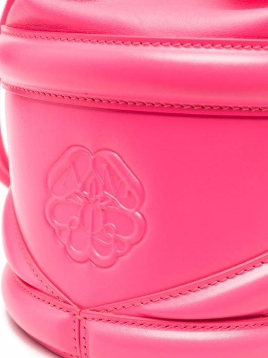  알렉산더 맥퀸 소프트 드로스트링 레더 버킷 커브백 696811 1AXAC5907 Fuchsia - ALEXANDER MCQUEEN