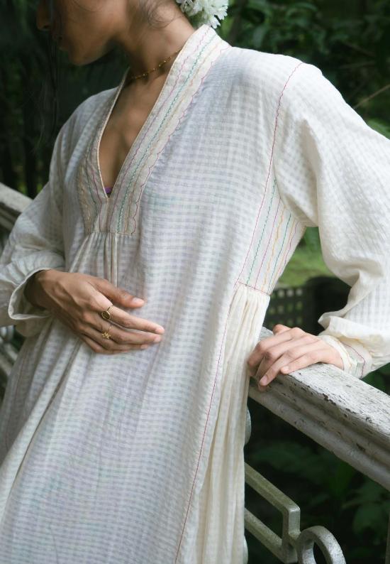  IKKIVI 롱 원피스 이키비 누르 오프 화이트 드레스 - IKKIVI