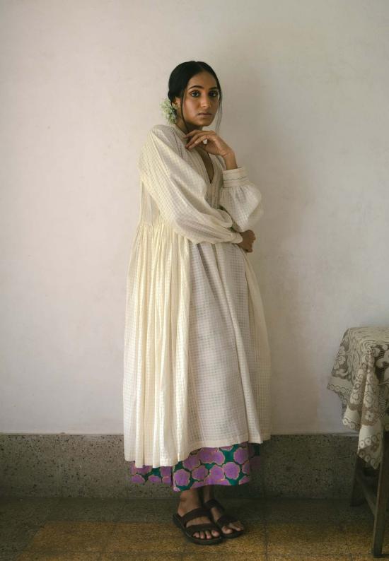  IKKIVI 롱 원피스 이키비 누르 오프 화이트 드레스