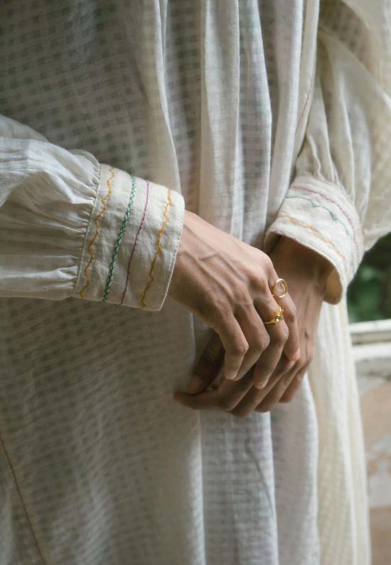  IKKIVI 롱 원피스 이키비 누르 오프 화이트 드레스 - IKKIVI