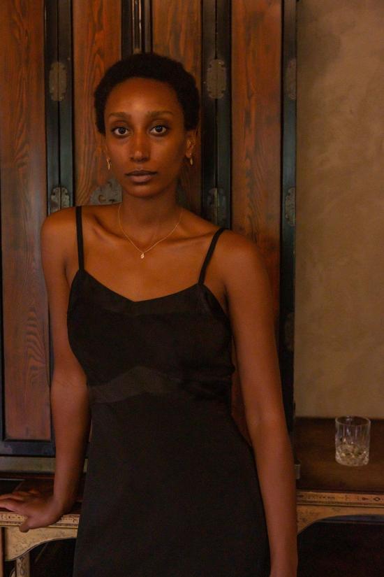  에리카 타노브 라운지 웨어 에리카 타노프 롤라 실크 샤르뫼즈 슬립 드레스 블랙 - ERICA TANOV