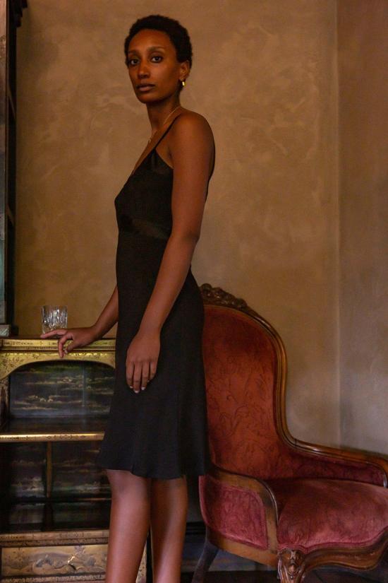  에리카 타노브 라운지 웨어 에리카 타노프 롤라 실크 샤르뫼즈 슬립 드레스 블랙 - ERICA TANOV