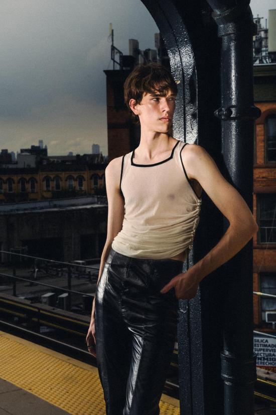  팡 뉴욕 민소매 티셔츠 팡 NYC 러치드 파라코드 스퀘어넥 탱크탑 베이지 - FANG NYC