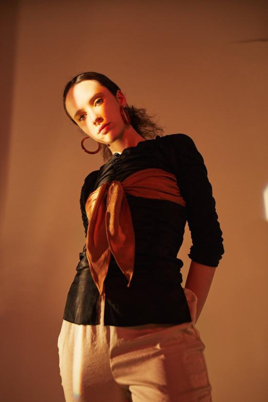  케흘러 오마지오 블라우스 칼레 러치드 타이 탑