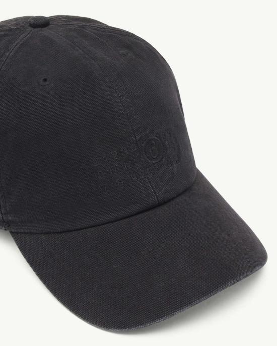  MM6 메종마르지엘라 모자 Mm6 메종 마르지엘라 자수 로고 코튼 캔버스 캡 블랙 - MM6 MAISON MARGIELA