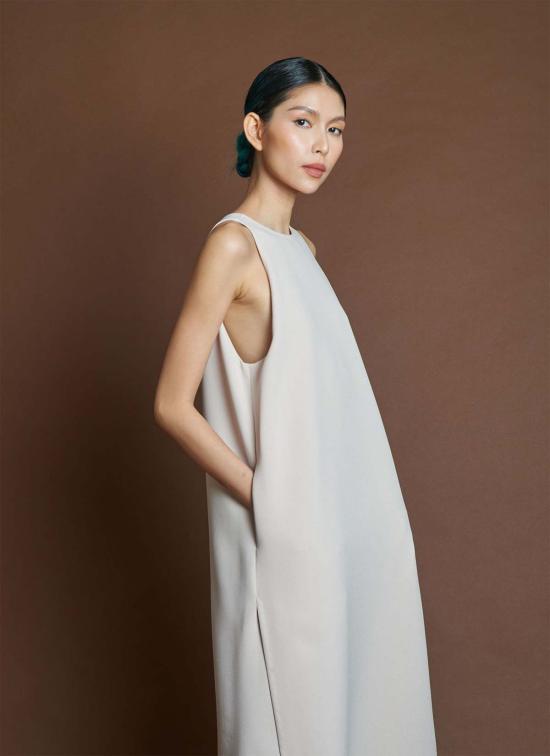  카렘 롱 원피스 망고 파인 오버랩 사이드 슬릿 맥시 드레스 라이트 크림 - KAAREM