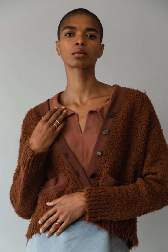  카론 칼라한 가디건 캐론 캘러핸 애니 카디건 담배