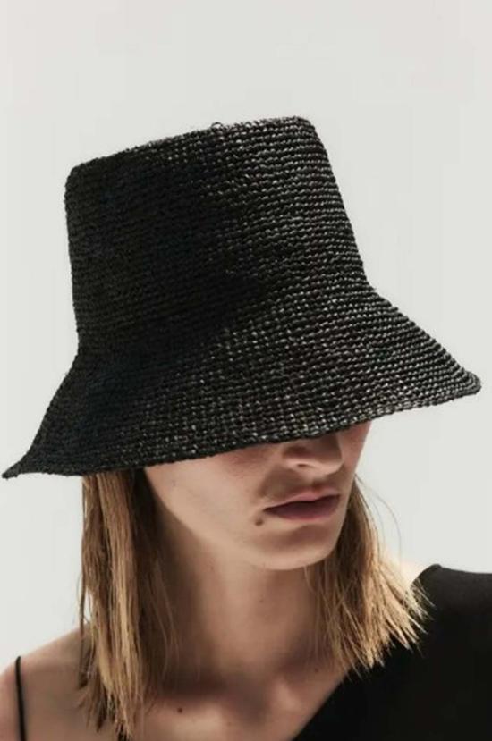  자네사레온 모자 자네사 레오네 펠릭스 - JANESSA LEONE