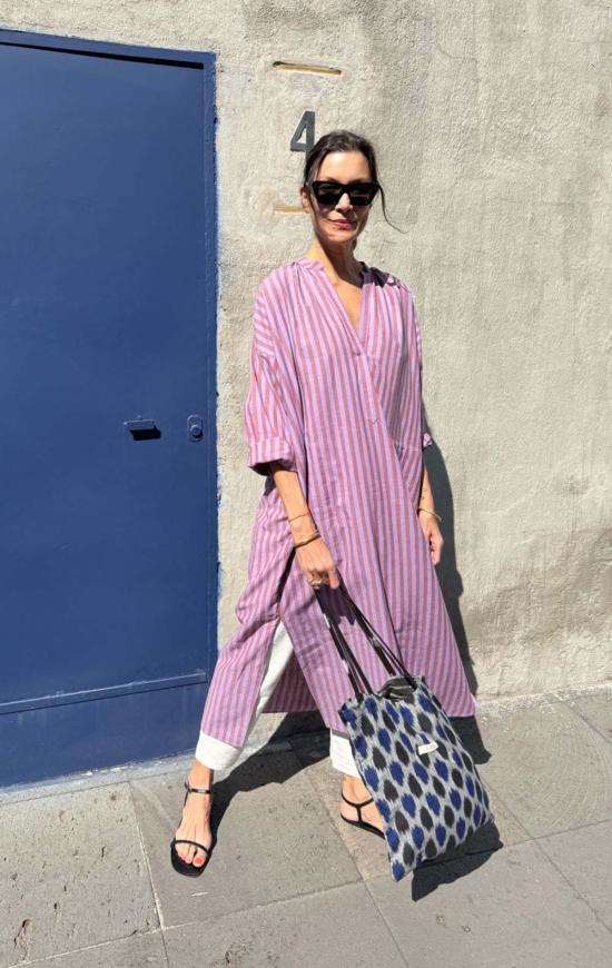  투 롱 원피스 두 줄 스트라이프 비올라 롱 카프탄 - TWO