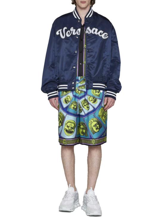  베르사체 숏팬츠 프린트 실크 쇼츠, 애시드 그린 틸 색상 - VERSACE