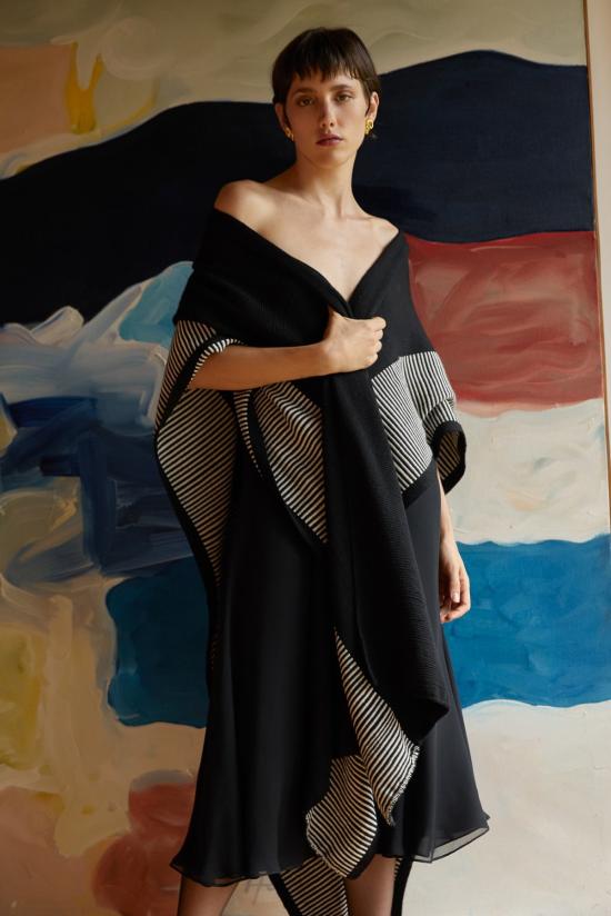  보즈 롱 원피스 Voz 스트라이프 엣지 카프탄 블랙/크림/네이비/크림/네이비 - VOZ