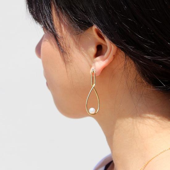  메탈렙시스 프로젝트 이어링 루프 진주 귀걸이 - METALEPSIS PROJECTS