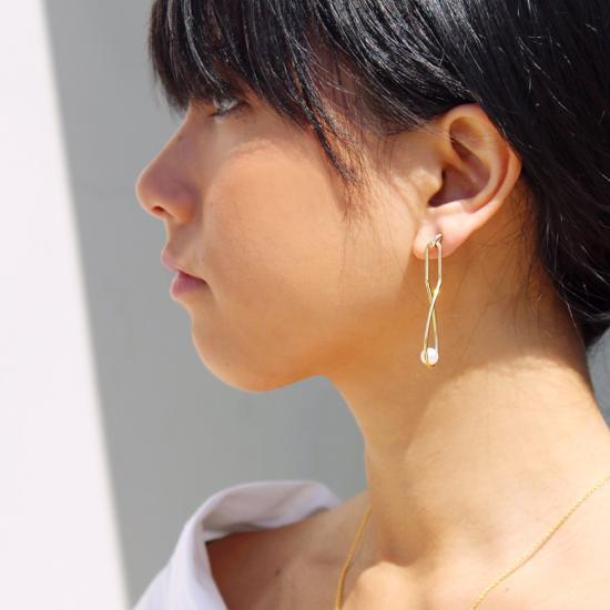  메탈렙시스 프로젝트 이어링 루프 진주 귀걸이 - METALEPSIS PROJECTS