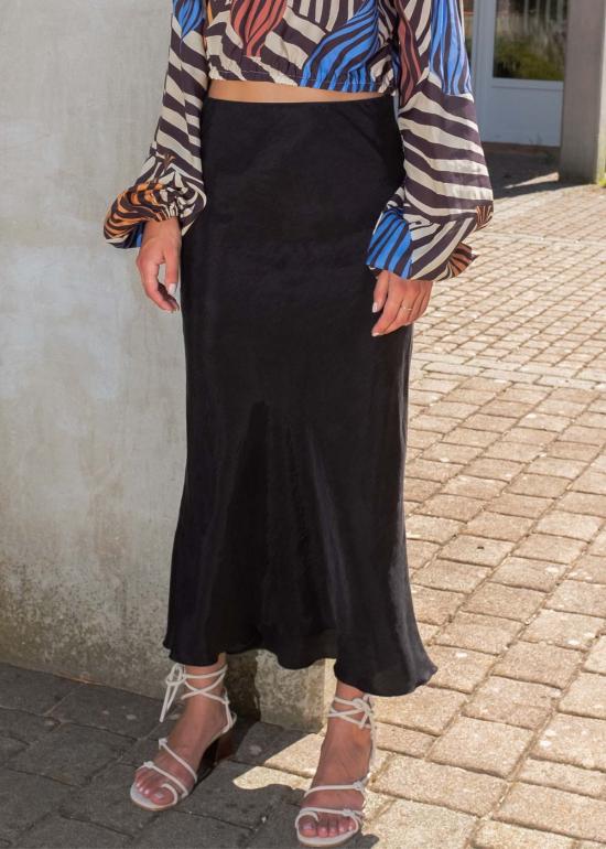  언타이틀드 인 모션 롱 스커트 제목 없음 움직임 리에라 스커트