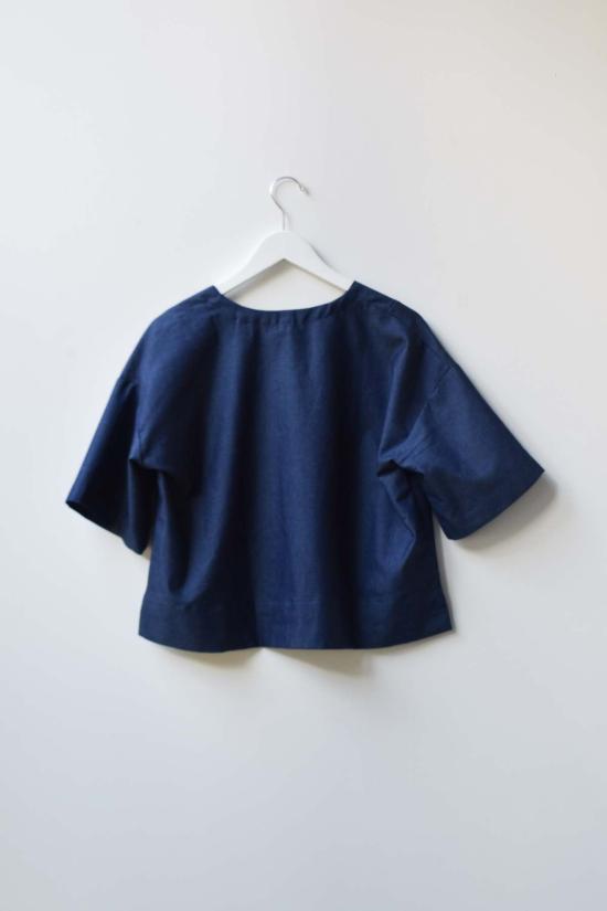  앳 던 블라우스 새벽에. 데님 브이넥 탑 - AT DAWN.