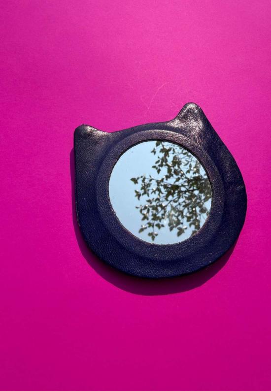  IKKIVI 가죽소품 이키비 엘리펀트 인 더 룸 핸드 미러 블루 - IKKIVI