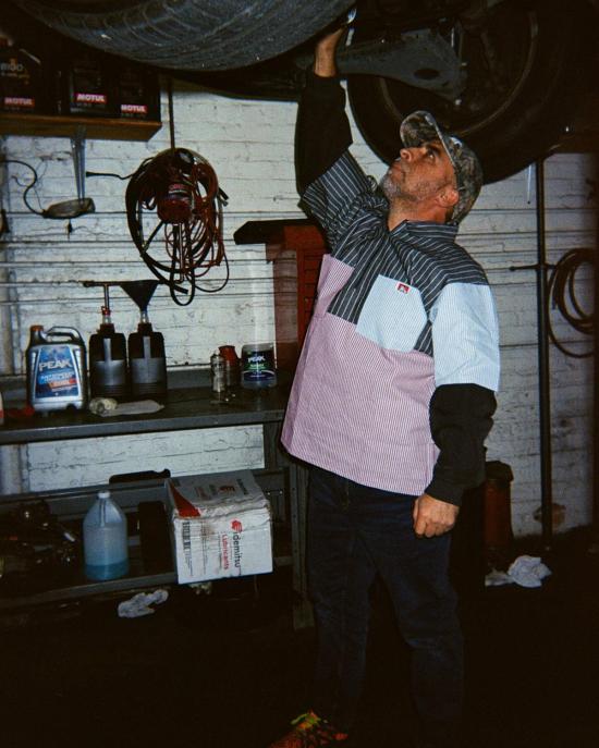  Tilted Brim 반팔 티셔츠 틸티드 브림 벤 데이비스 X 틸티드 브림 X 홀리 스티치 하프 집업 셔츠 멀티 - TILTED BRIM