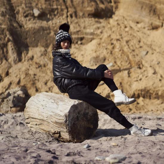  Mischa Lampert 모자 미샤 램퍼트 흑백 줄무늬 비니 + 블랙 XL 폼폼 - OTHER BRANDS