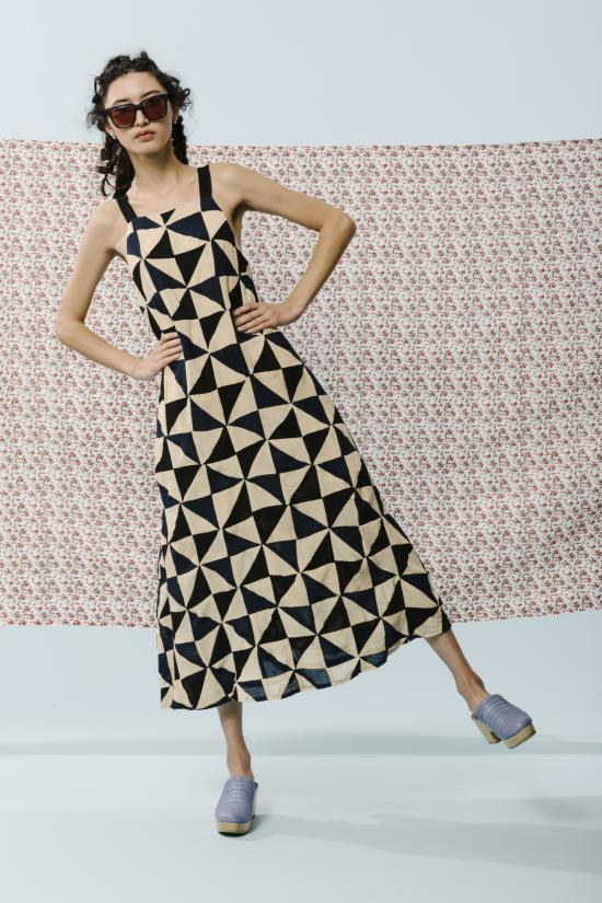  카린 롱 원피스 칼린 피크닉 드레스 (타이 패치워크 포함) - CARLEEN