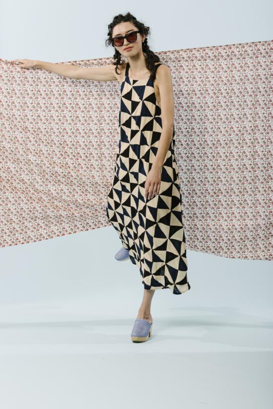  카린 롱 원피스 칼린 피크닉 드레스 (타이 패치워크 포함)