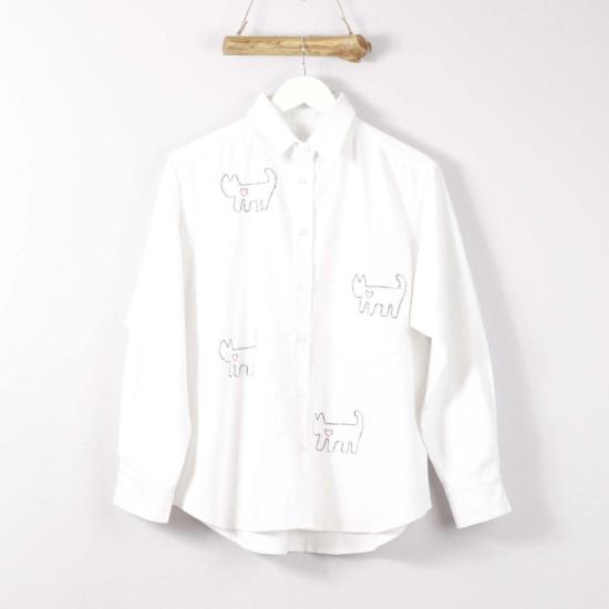  Cats with a Heart 셔츠 마음을 담은 고양이 가족 자수 셔츠 (흰색)