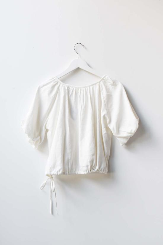  앳 던 블라우스 새벽에. 드로스트링 퍼프탑 - AT DAWN.