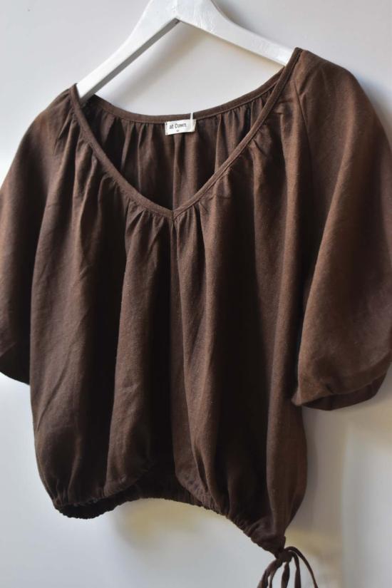  앳 던 블라우스 새벽에. 드로스트링 퍼프탑 - AT DAWN.