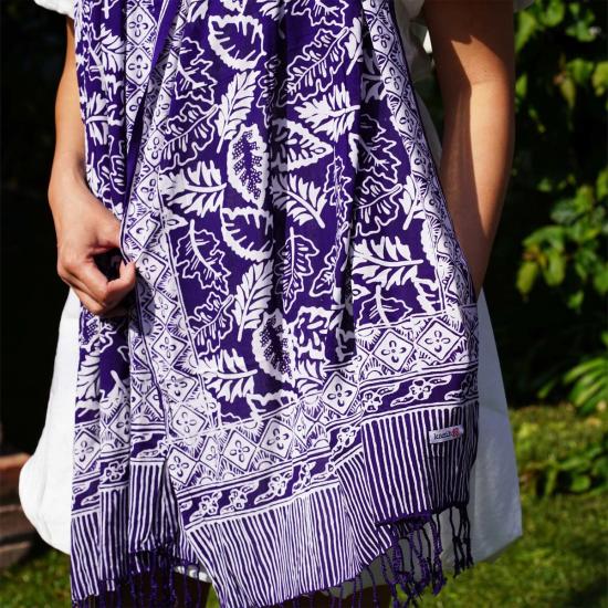  카시 코옵 머플러/스카프 Kasih Coop 손 염색 바틱 스카프 파란색 잎 - KASIH COOP