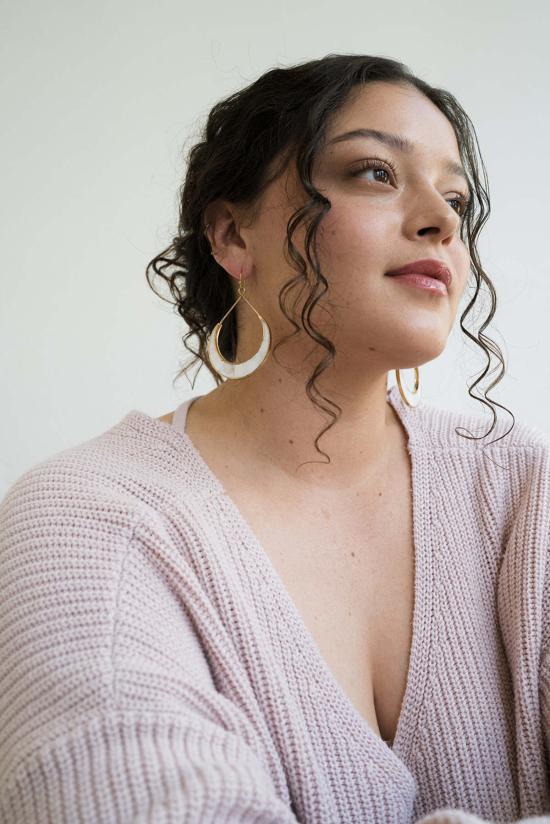  마트르 부미 이어링 Matr Boomie Rajani 초승달 후프 귀걸이 - MATR BOOMIE