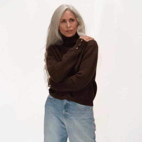  알리지 터틀넥 알리시 A5029 크롭  스웨터 초콜릿 색상