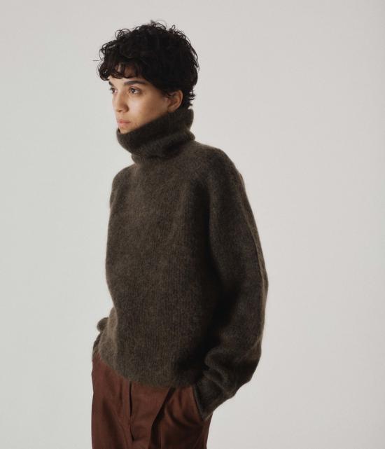  사야카 다비스 뉴욕 터틀넥 사야카 데이비스 뉴욕 모헤어 하이넥 스웨터 올리브 - SAYAKA DAVIS NEW YORK