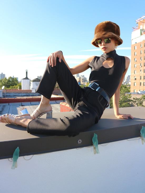  Kitty Joseph 민소매 티셔츠 키티 조셉 서클 컷아웃 탑 블랙 - OTHER BRANDS