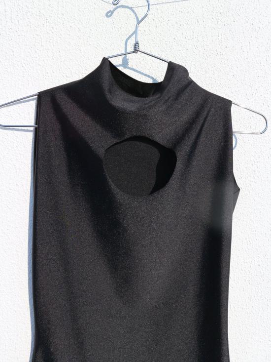  Kitty Joseph 민소매 티셔츠 키티 조셉 서클 컷아웃 탑 블랙 - OTHER BRANDS