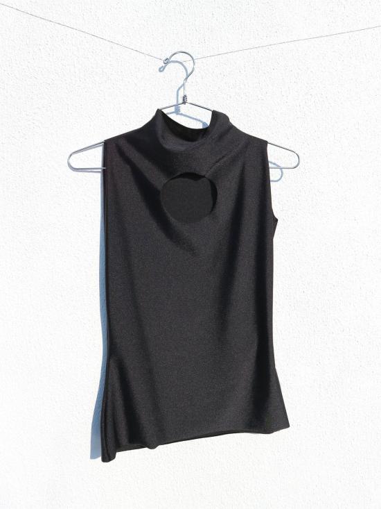  Kitty Joseph 민소매 티셔츠 키티 조셉 서클 컷아웃 탑 블랙 - OTHER BRANDS